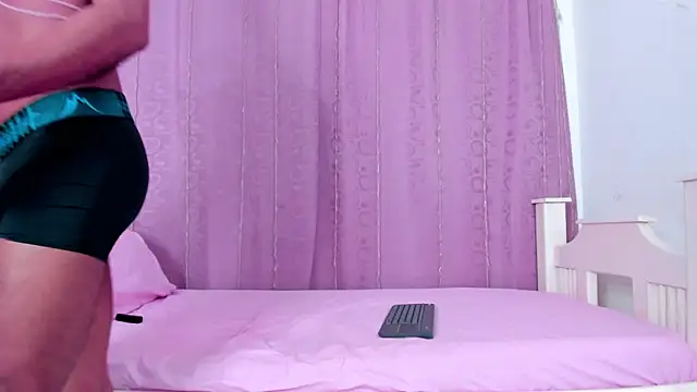 Snapshot of nahomy_smiith chatting on October 19, 2025, 5:24 pm nahomy smiith online show from October 19, 2025, 5:24 pm