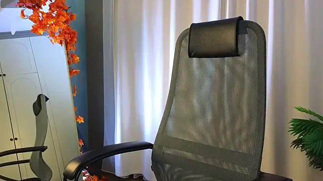 kitsun ne online show from November 21, 2025, 8:18 pm