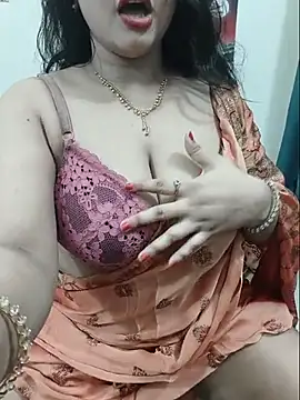 Snapshot of Beauty_Queen_Soniya chatting on July 13, 2026, 6:11 pm Beauty Queen Soniya online show from July 13, 2026, 6:11 pm