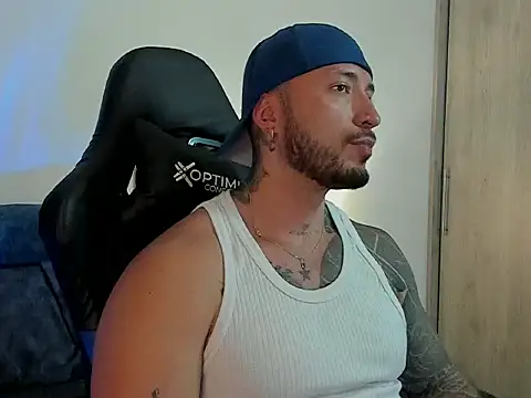 Snapshot of Dave-Max01 chatting on November 4, 2025, 12:21 am Dave-Max01 online show from November 4, 2025, 12:21 am