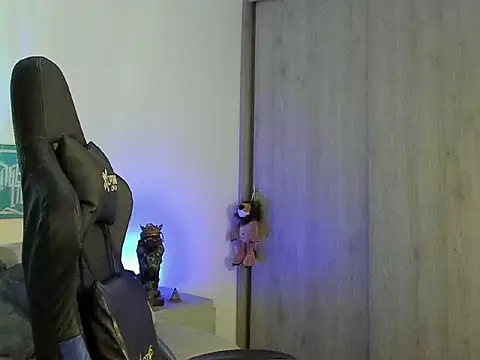 Snapshot of Dave-Max01 chatting on November 7, 2025, 3:06 am Dave-Max01 online show from November 7, 2025, 3:06 am