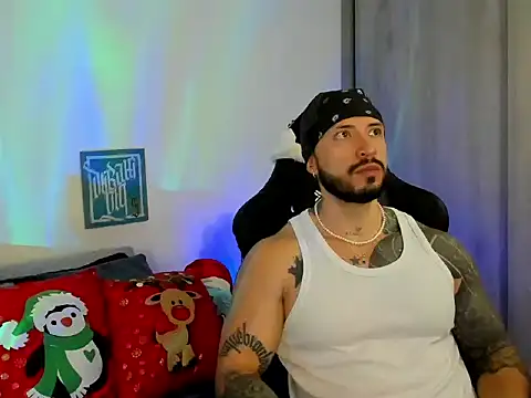 Snapshot of Dave-Max01 chatting on December 21, 2025, 4:36 pm Dave-Max01 online show from December 21, 2025, 4:36 pm