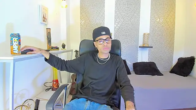 JacobBlackwell  online show from November 25, 2025, 7:25 pm