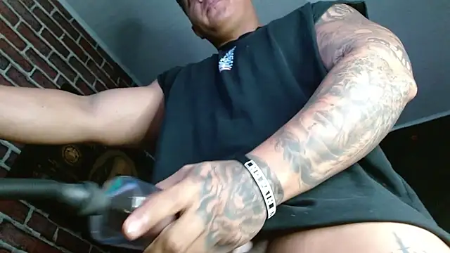 jordan bigcock  online show from December 15, 2025, 2:05 am