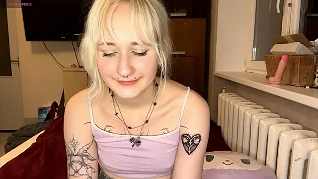 Ulemonala Cute online show from November 19, 2025, 6:52 pm