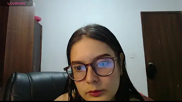 CarlaLorez online show from June 14, 2026, 9:50 pm