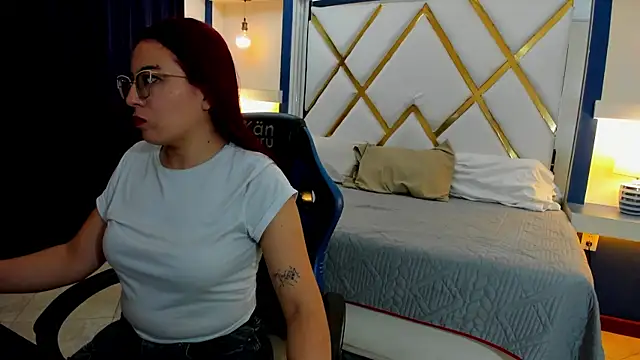 Snapshot of allison_mc chatting on April 24, 2026, 4:26 am allison mc online show from April 24, 2026, 4:26 am