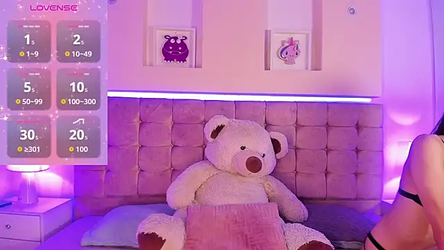 Naya Velvet online show from November 13, 2025, 8:41 pm