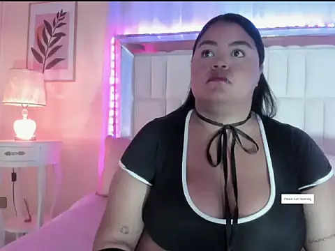 Snapshot of LunaaBlaze chatting on November 14, 2025, 12:26 pm LunaaBlaze online show from November 14, 2025, 12:26 pm