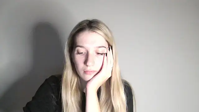 Snapshot of Lucyreeel_ chatting on October 13, 2025, 4:07 pm Lucyreeel  online show from October 13, 2025, 4:07 pm