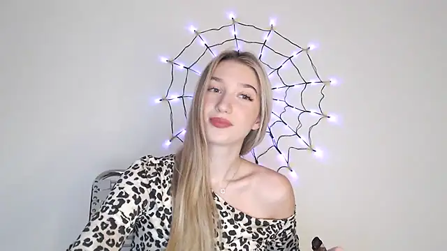Snapshot of Lucyreeel_ chatting on October 22, 2025, 1:55 pm Lucyreeel  online show from October 22, 2025, 1:55 pm