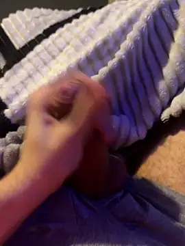 jakeBigCock1905 online show from March 27, 2026, 5:02 am