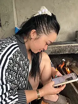 miemie-xx online show from November 13, 2025, 3:27 am