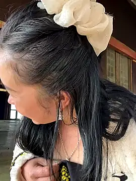 miemie-xx online show from December 2, 2025, 7:36 am