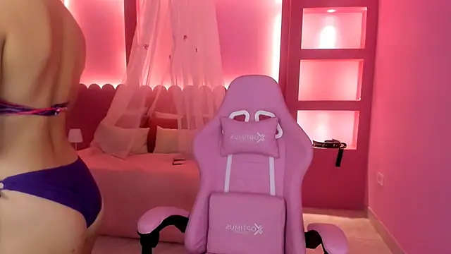 Snapshot of HolyLux chatting on November 13, 2025, 12:15 pm HolyLux online show from November 13, 2025, 12:15 pm