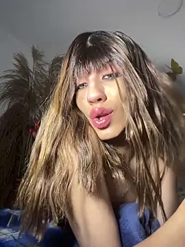 SiaraRealist online show from December 19, 2025, 1:01 am