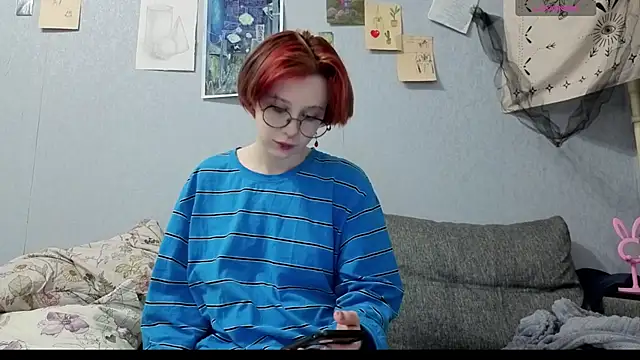RubiReynnn online show from October 11, 2025, 7:01 pm