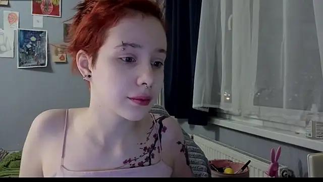 RubiReynnn online show from October 19, 2025, 5:57 pm