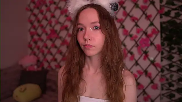 Snapshot of Petite_Polly chatting on October 25, 2025, 6:13 pm Petite Polly online show from October 25, 2025, 6:13 pm