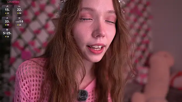 Snapshot of Petite_Polly chatting on November 2, 2025, 6:10 pm Petite Polly online show from November 2, 2025, 6:10 pm