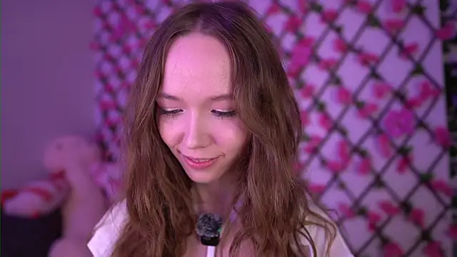 Snapshot of Petite_Polly chatting on November 4, 2025, 6:07 pm Petite Polly online show from November 4, 2025, 6:07 pm