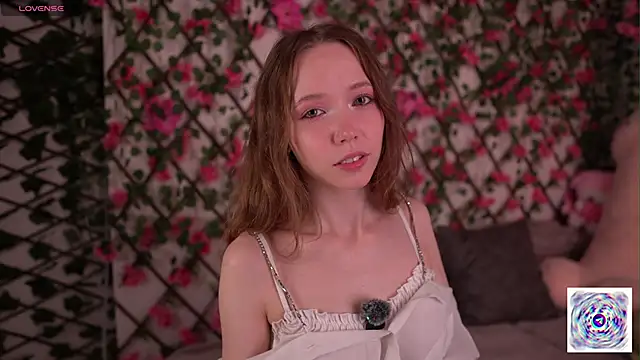 Snapshot of Petite_Polly chatting on November 15, 2025, 6:15 pm Petite Polly online show from November 15, 2025, 6:15 pm