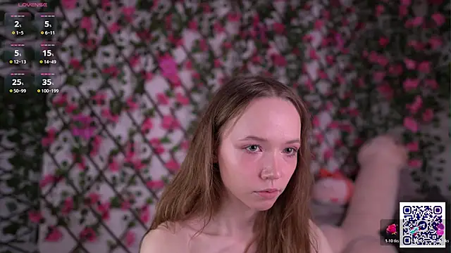 Snapshot of Petite_Polly chatting on November 18, 2025, 6:12 pm Petite Polly online show from November 18, 2025, 6:12 pm