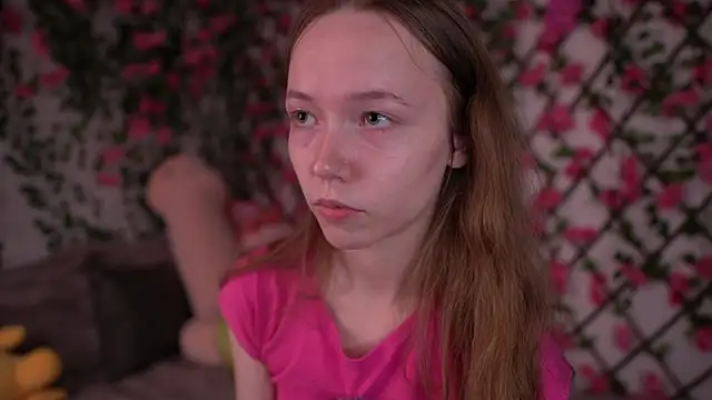 Snapshot of Petite_Polly chatting on November 22, 2025, 6:07 pm Petite Polly online show from November 22, 2025, 6:07 pm