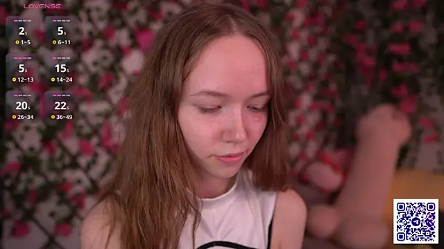 Snapshot of Petite_Polly chatting on November 24, 2025, 6:18 pm Petite Polly online show from November 24, 2025, 6:18 pm