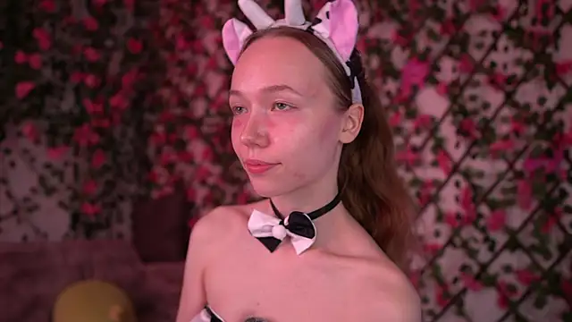 Snapshot of Petite_Polly chatting on November 29, 2025, 6:11 pm Petite Polly online show from November 29, 2025, 6:11 pm