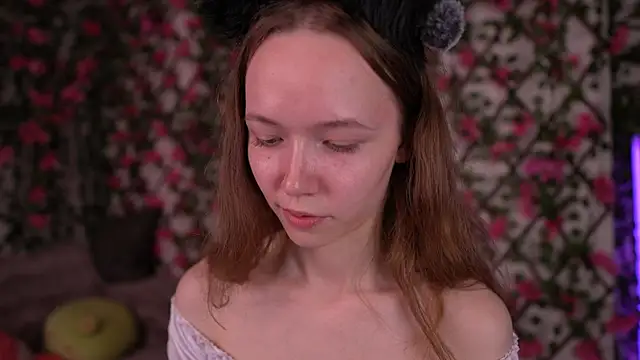 Snapshot of Petite_Polly chatting on December 3, 2025, 6:17 pm Petite Polly online show from December 3, 2025, 6:17 pm