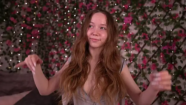 Snapshot of Petite_Polly chatting on December 14, 2025, 6:12 pm Petite Polly online show from December 14, 2025, 6:12 pm