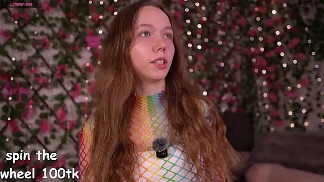 Snapshot of Petite_Polly chatting on December 17, 2025, 6:03 pm Petite Polly online show from December 17, 2025, 6:03 pm