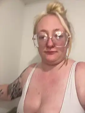 SashaMaexox online show from November 5, 2025, 8:31 pm