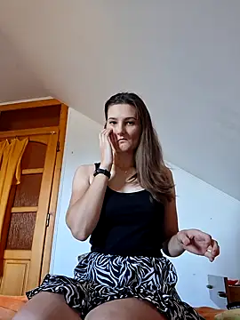 Nika aa online show from November 11, 2025, 6:57 am