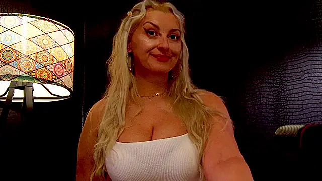 LeticiaReys online show from January 17, 2026, 6:00 pm