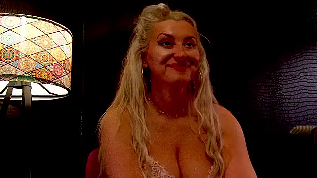 LeticiaReys online show from February 12, 2026, 9:15 am