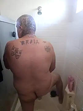 Snapshot of B1GLO chatting on November 9, 2025, 6:17 pm B1GLO online show from November 9, 2025, 6:17 pm