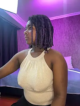 Snapshot of KarinaFlowers_ chatting on April 21, 2026, 12:11 pm KarinaFlowers online show from April 21, 2026, 12:11 pm