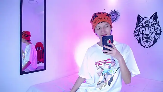 Emo Boy  online show from January 15, 2026, 12:43 pm