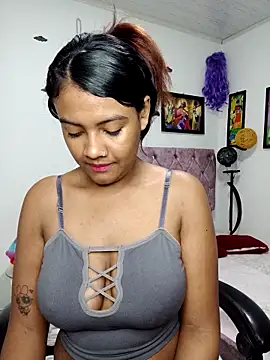 vannesitha25 online show from December 3, 2025, 2:37 pm