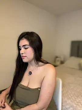 Snapshot of Isabella_LaRue chatting on April 10, 2026, 3:01 am Isabella LaRue online show from April 10, 2026, 3:01 am