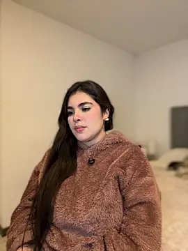 Snapshot of Isabella_LaRue chatting on April 11, 2026, 3:44 am Isabella LaRue online show from April 11, 2026, 3:44 am