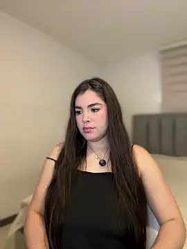 Snapshot of Isabella_LaRue chatting on April 28, 2026, 9:42 pm Isabella LaRue online show from April 28, 2026, 9:42 pm