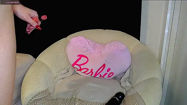 Horny beautyyy online show from February 18, 2026, 1:29 pm