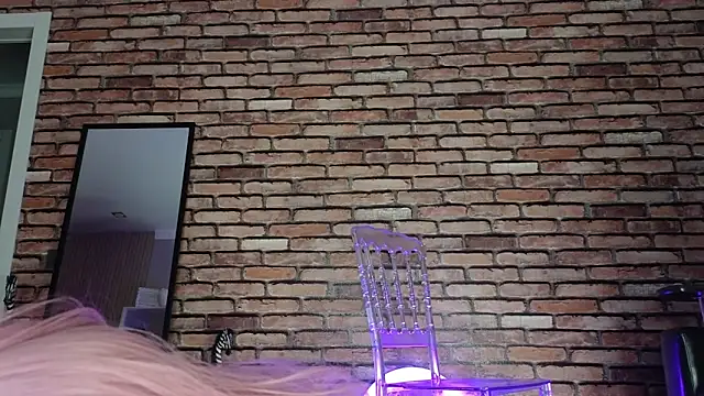 saya li1 online show from October 24, 2025, 6:37 pm