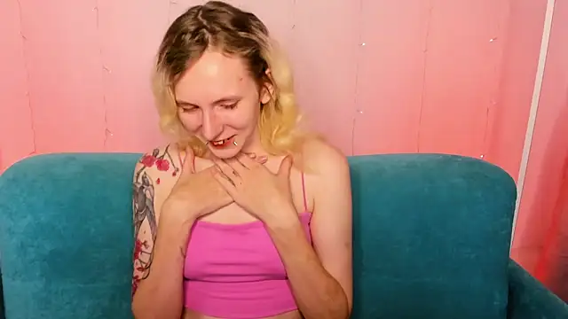 LikiLips online show from December 16, 2025, 1:10 am