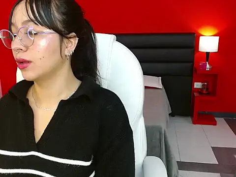 Rosee20  online show from October 26, 2025, 4:07 am