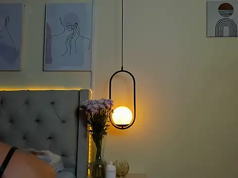 Chloe Celeste online show from November 21, 2025, 3:38 am