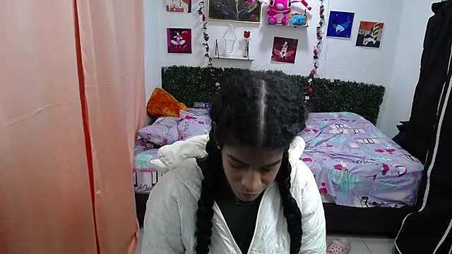 thianahorny online show from April 16, 2026, 12:39 pm